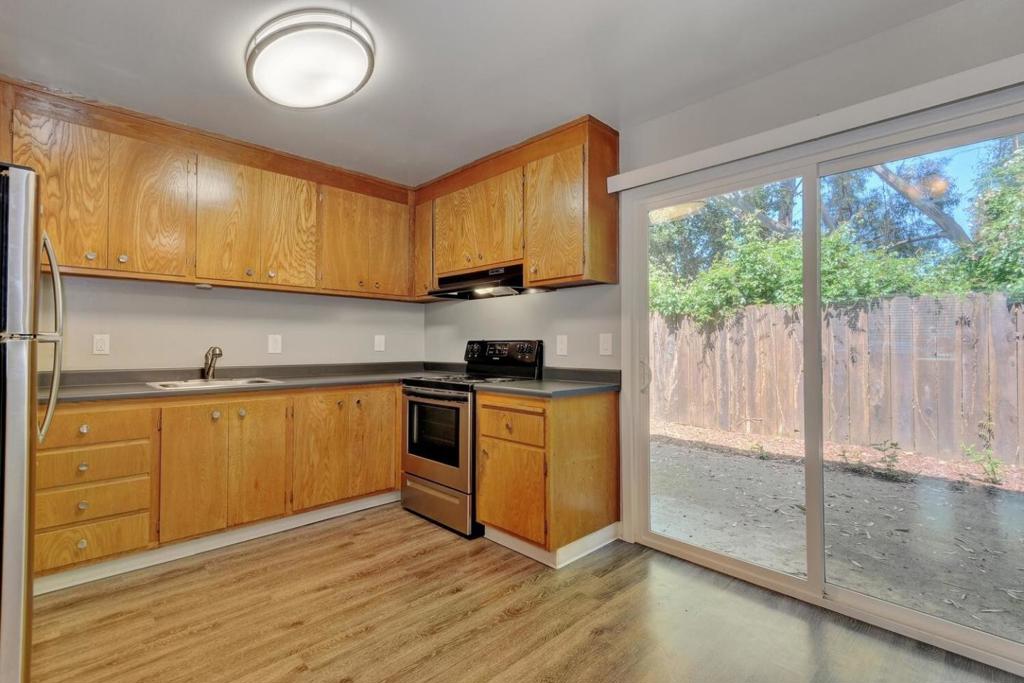 2275 Grove Way Property Photo 16