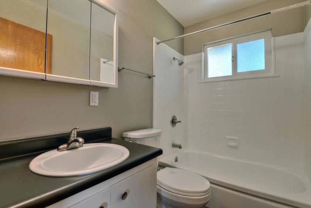 2275 Grove Way Property Photo 18