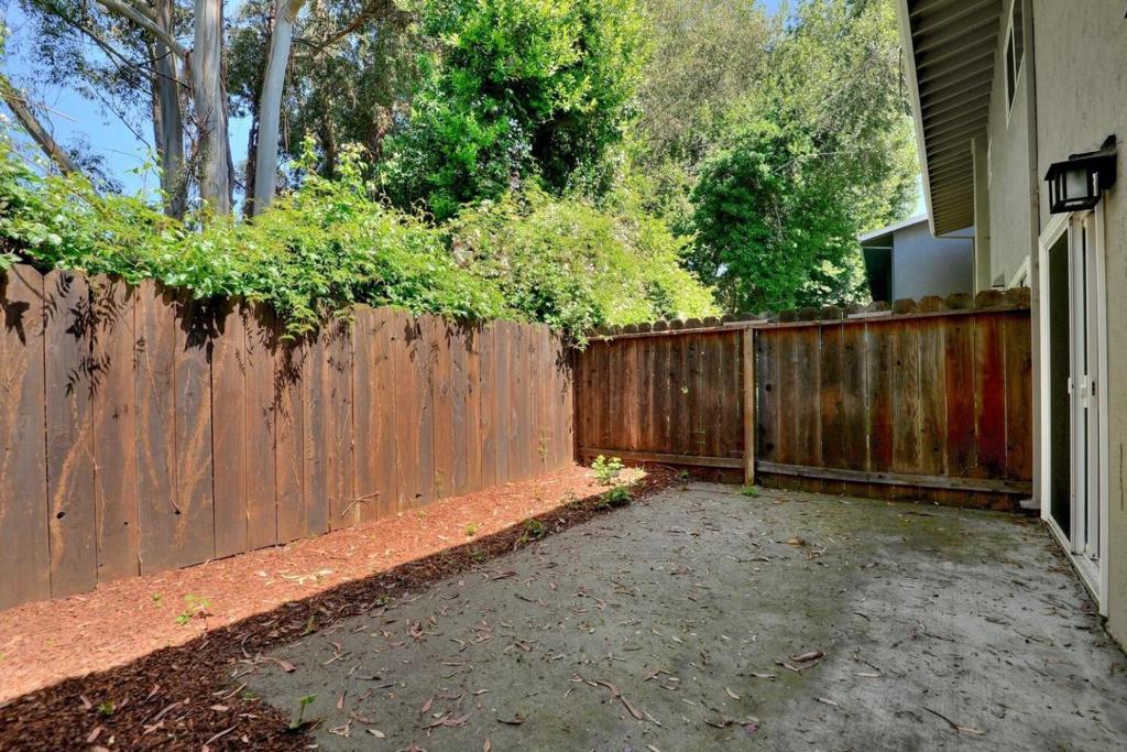 2275 Grove Way Property Photo 19