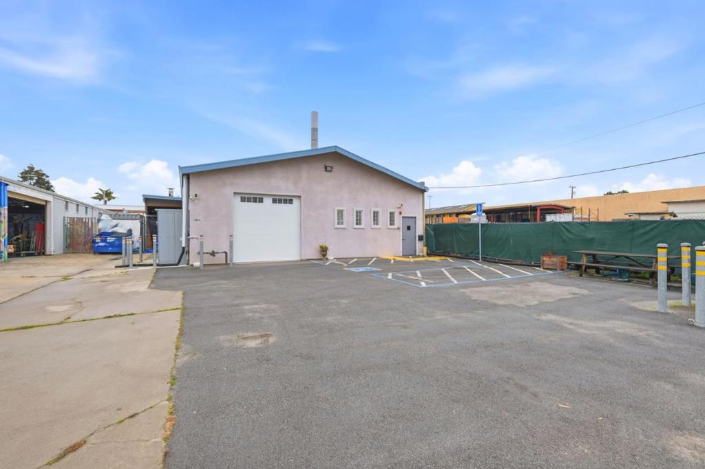 1035 17th Avenue Property Photo 3