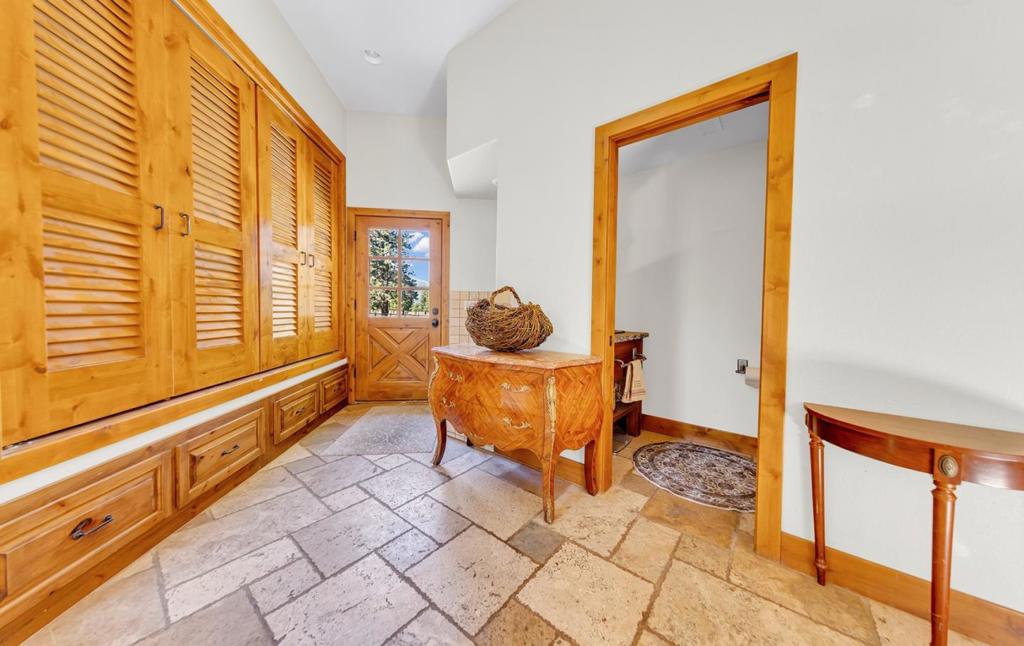 708200 Wingfield Road E Property Photo 8
