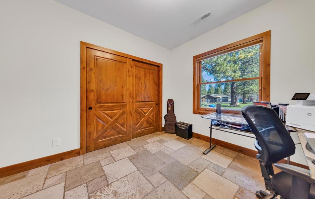 708200 Wingfield Road E Property Photo 12