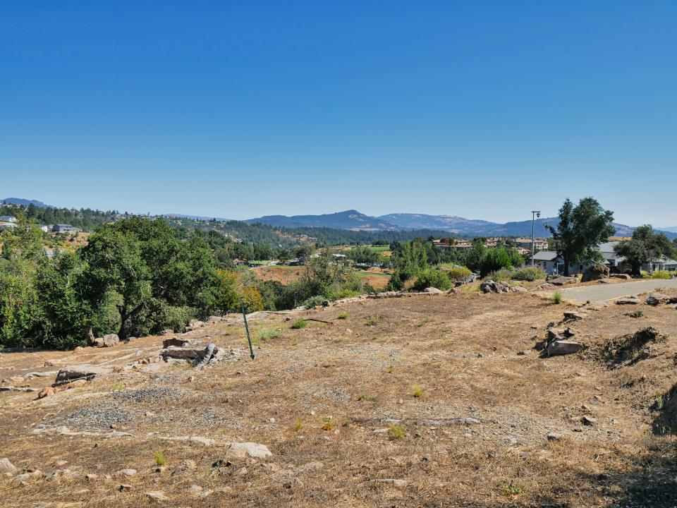3776 Skyfarm Drive Property Photo 6