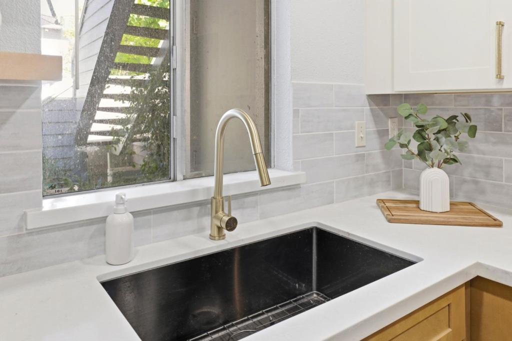 542 Shadowgraph Drive Property Photo 13