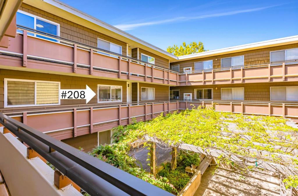 2601 College Avenue 208 Property Photo 6