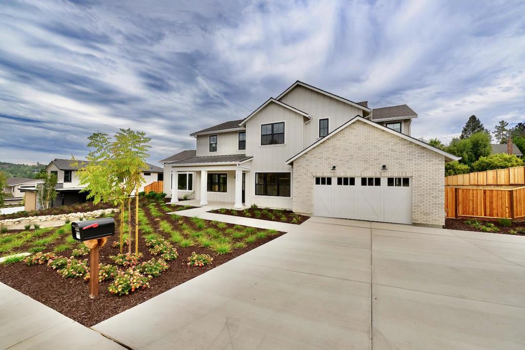 223 Sandraya Heights Road Property Photo 1