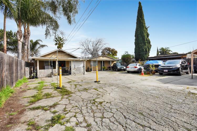 2138 E San Antonio Street Property Photo 6