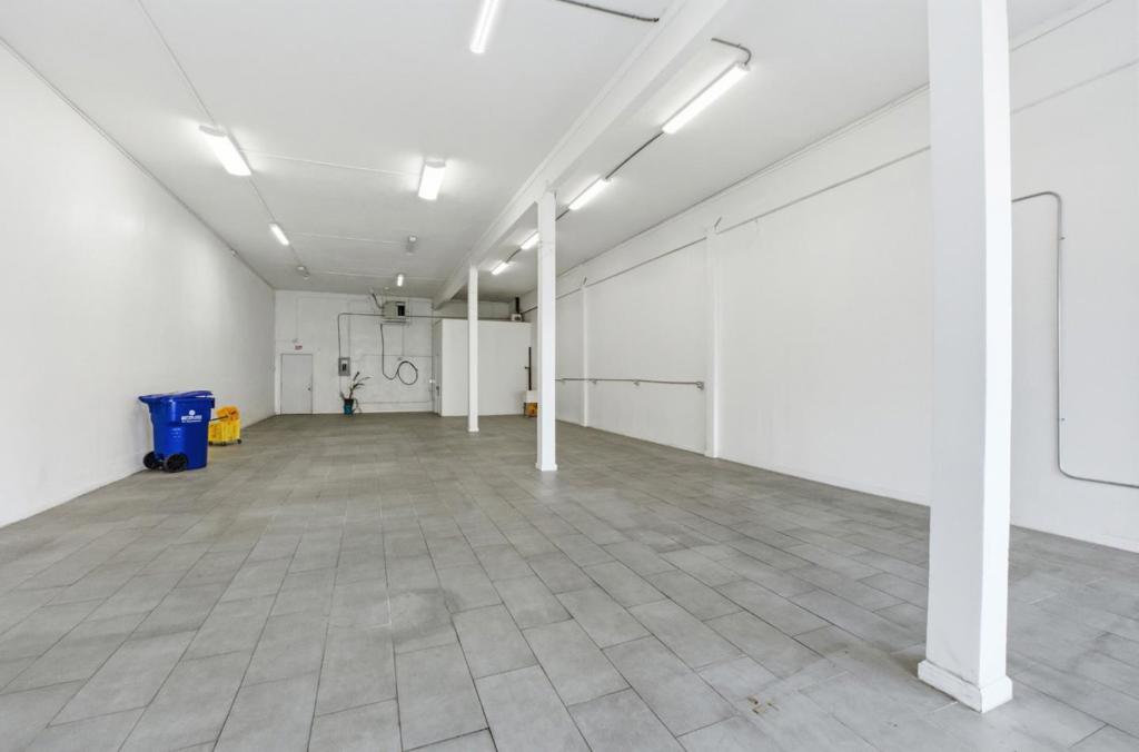 7101 International Boulevard Property Photo 8
