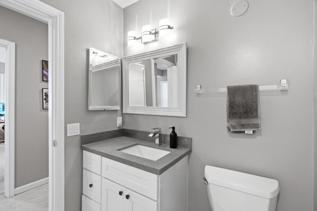 1111 Bay Street 307 Property Photo 26