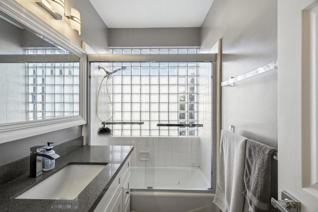 1111 Bay Street 307 Property Photo 34