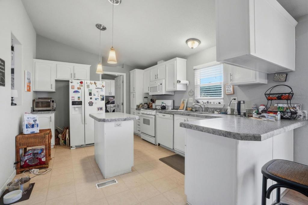 2053 E Bayshore Road Property Photo 5