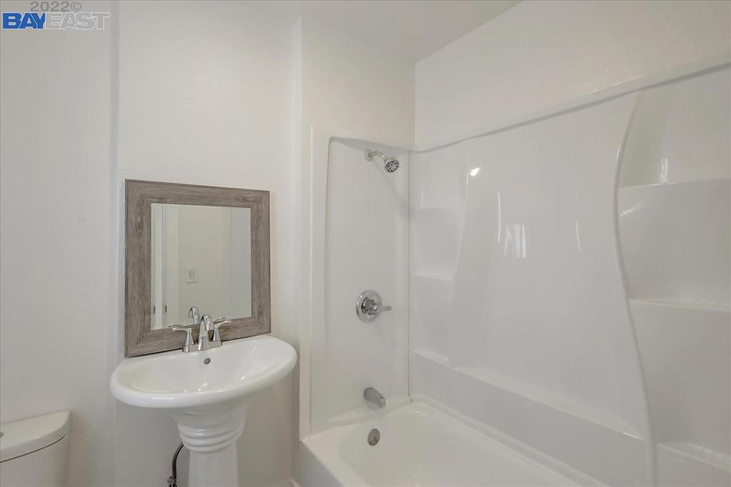 2036 E 20th Street Property Photo 20
