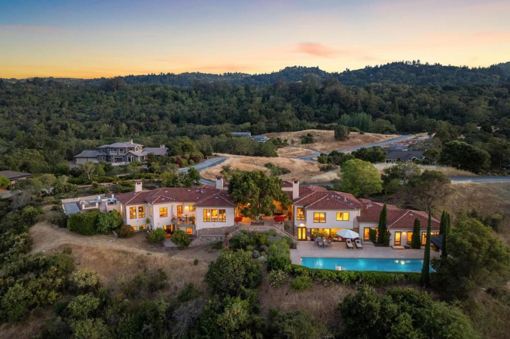7 Redberry Property Photo 1