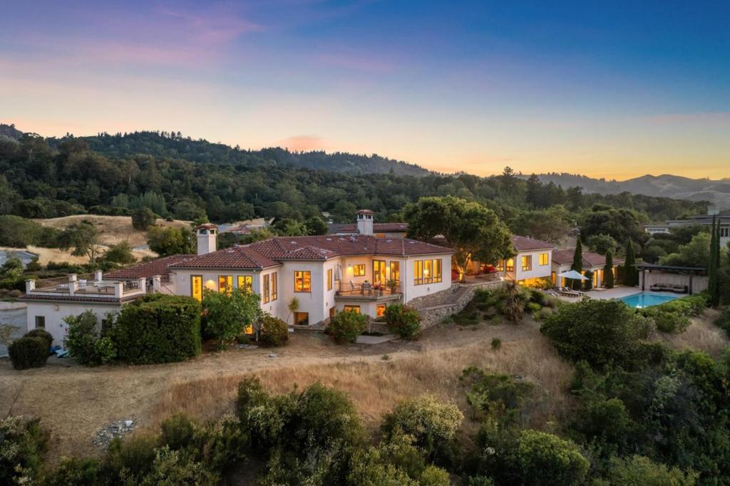 7 Redberry Property Photo 3