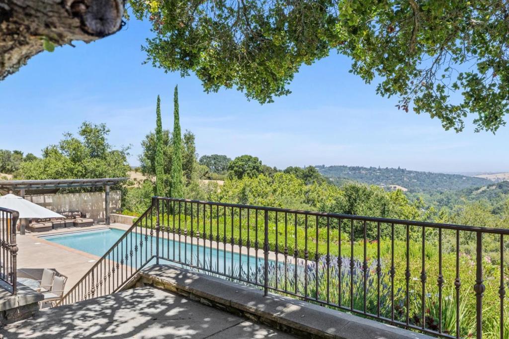 7 Redberry Property Photo 13