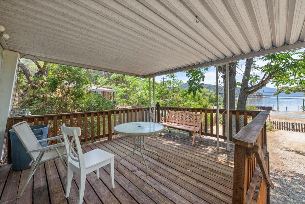 6726 Lakeshore Boulevard Property Photo 3