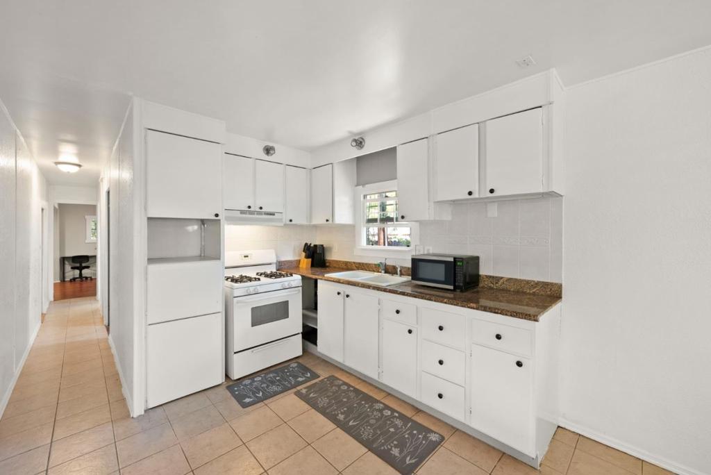 6726 Lakeshore Boulevard Property Photo 6