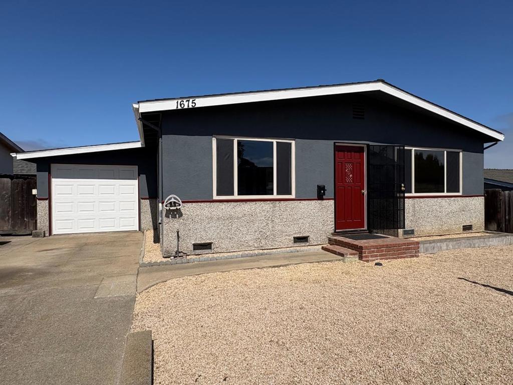 1675 Luxton Street Property Photo 1