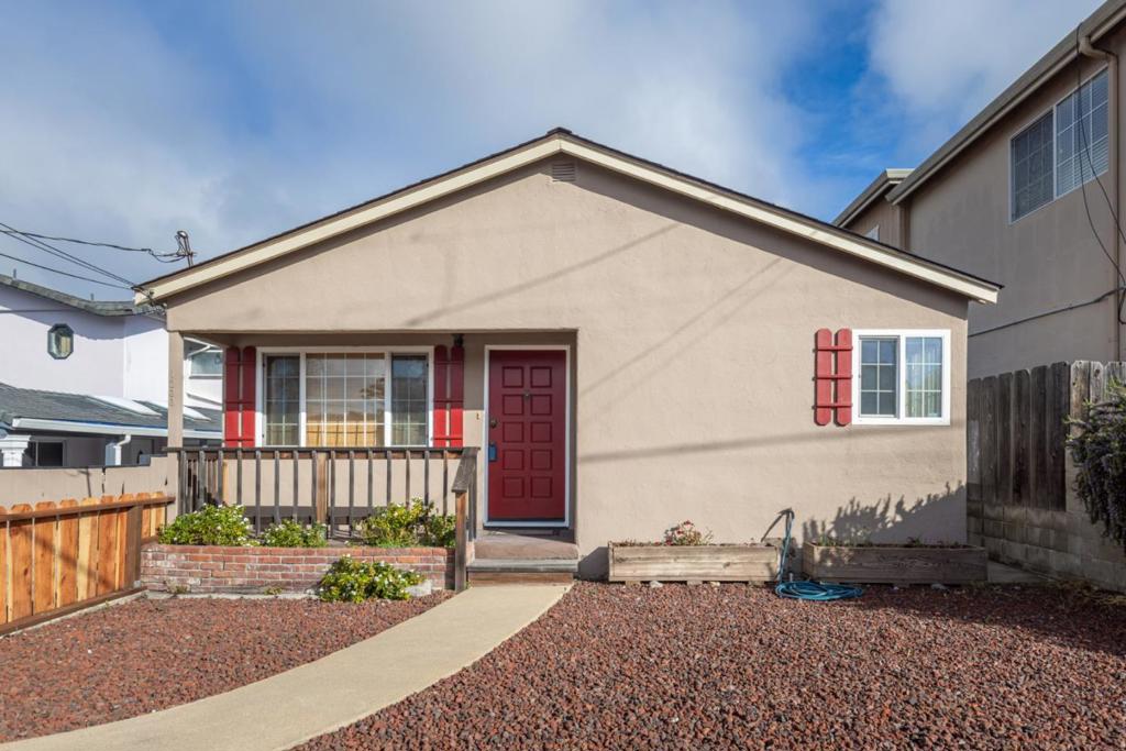 1233 Hilby Avenue Property Photo 1