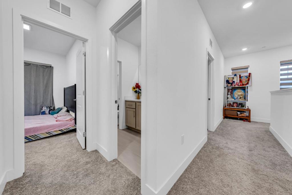 122 W Riverside Place Property Photo 18