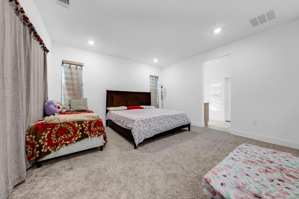 122 W Riverside Place Property Photo 27