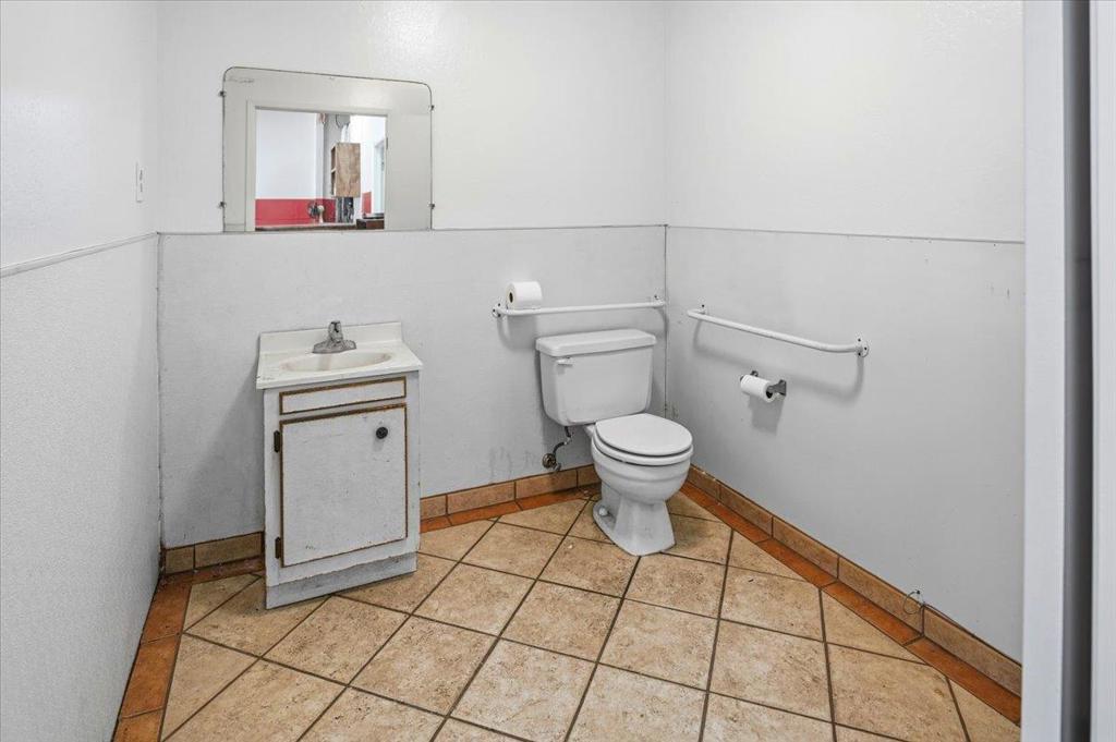 593 Industrial Parkway West Property Photo 43