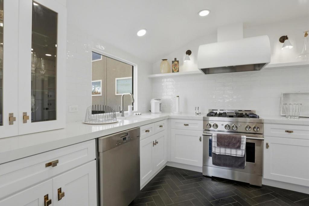 115 1st Street Property Photo 18