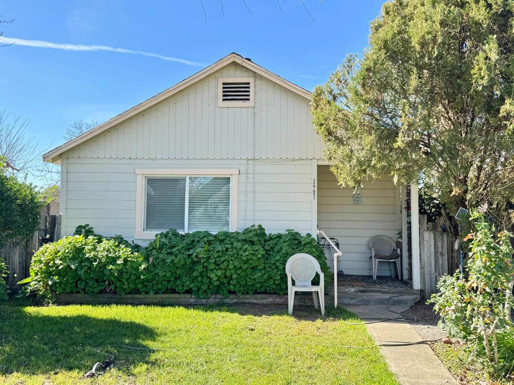 12785 Murphy Ave Property Photo 3
