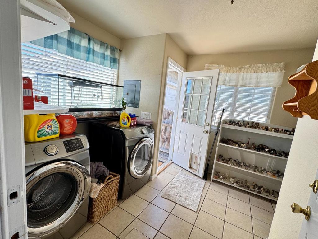 12785 Murphy Ave Property Photo 15