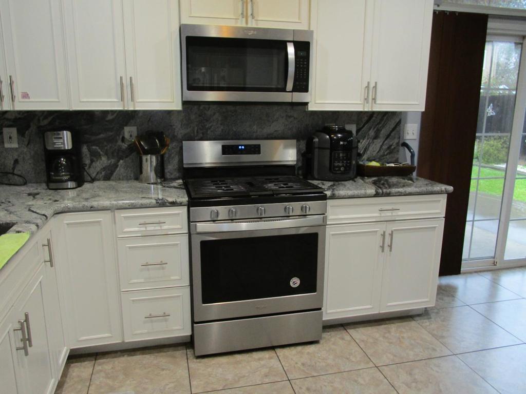 413 Hydrangea Court Property Photo 3