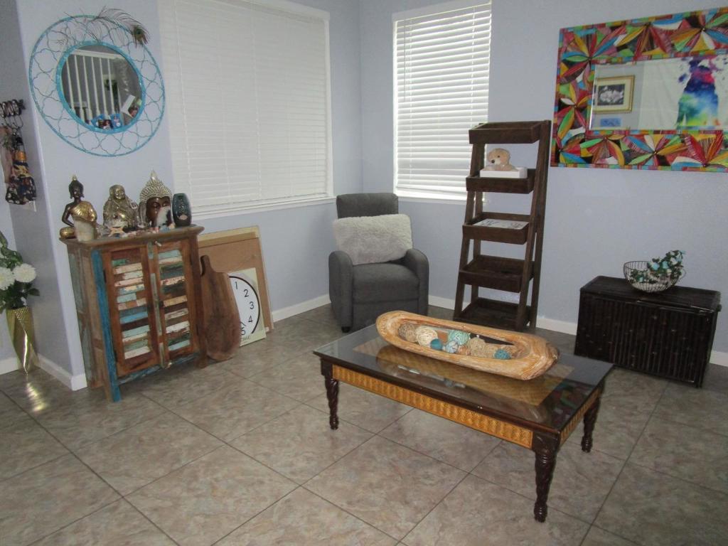 413 Hydrangea Court Property Photo 7