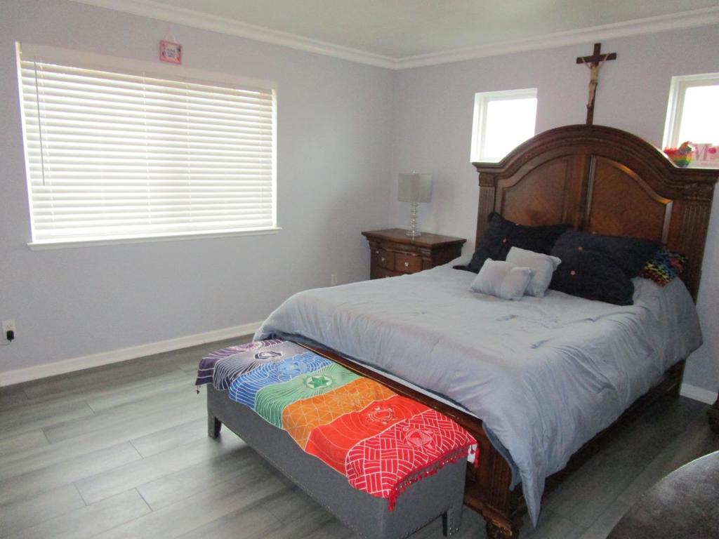 413 Hydrangea Court Property Photo 9