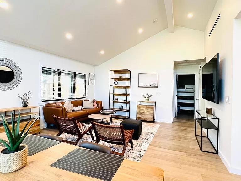 2050 Williams Street Property Photo 5