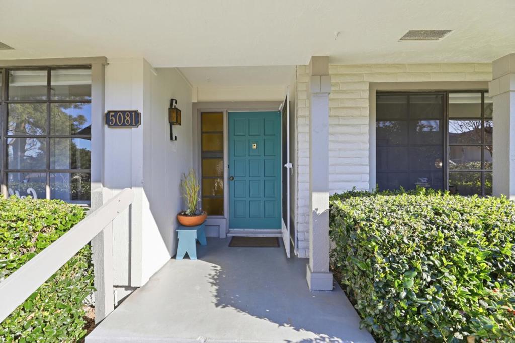 5081 Cribari Blfs Property Photo 3