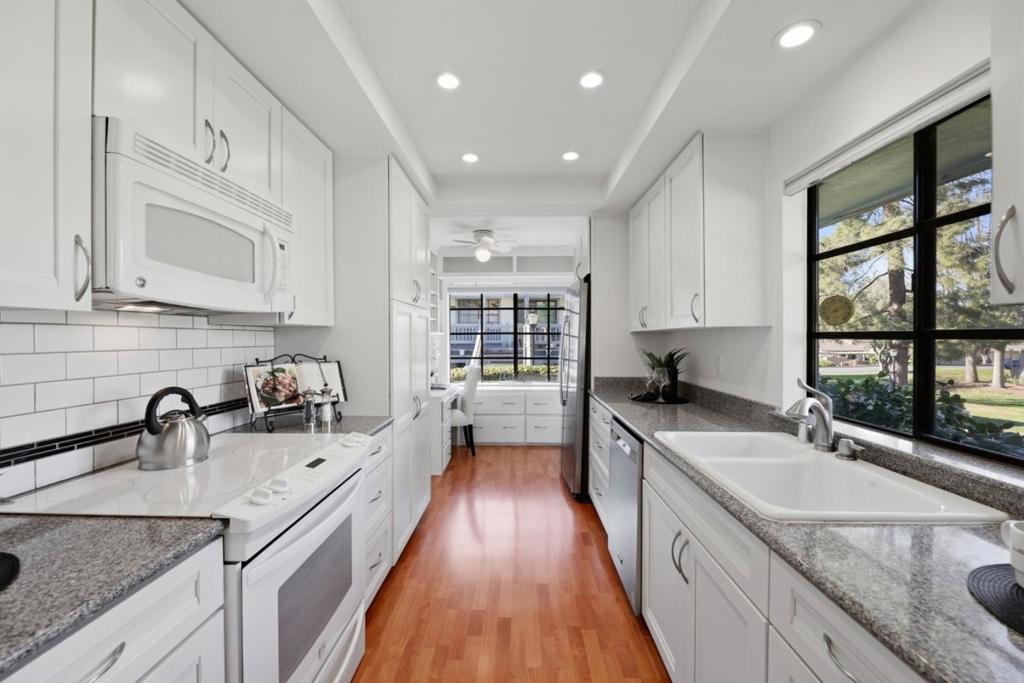 5081 Cribari Blfs Property Photo 7