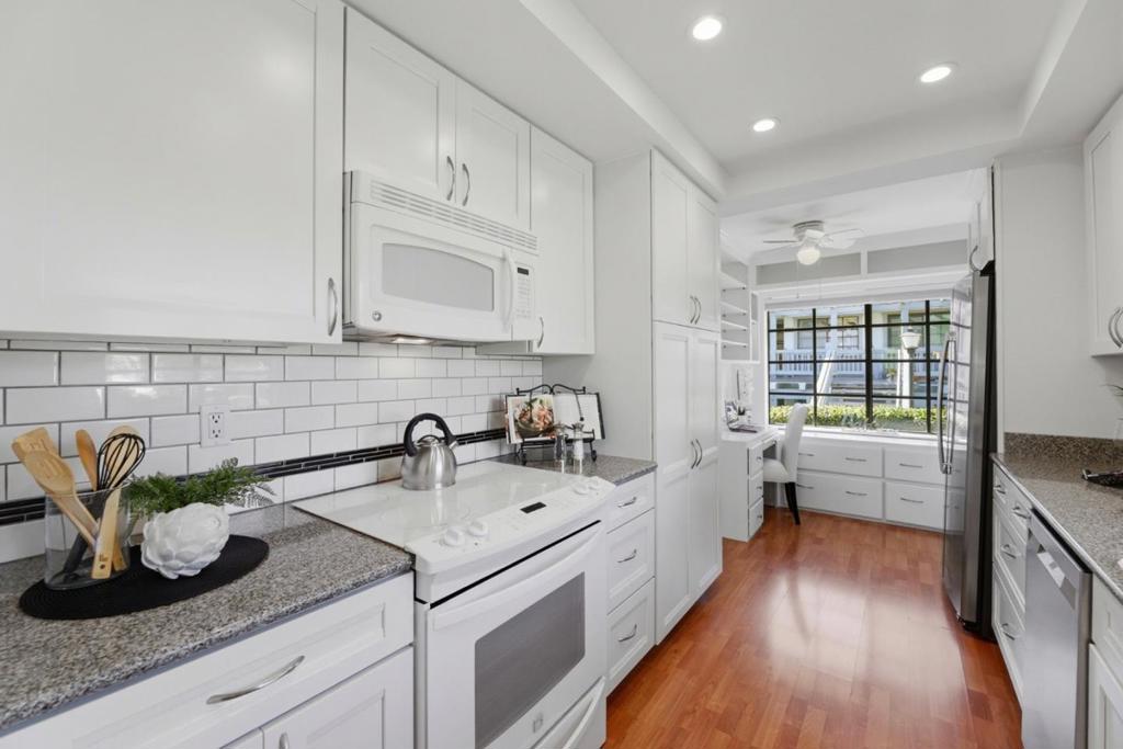 5081 Cribari Blfs Property Photo 8