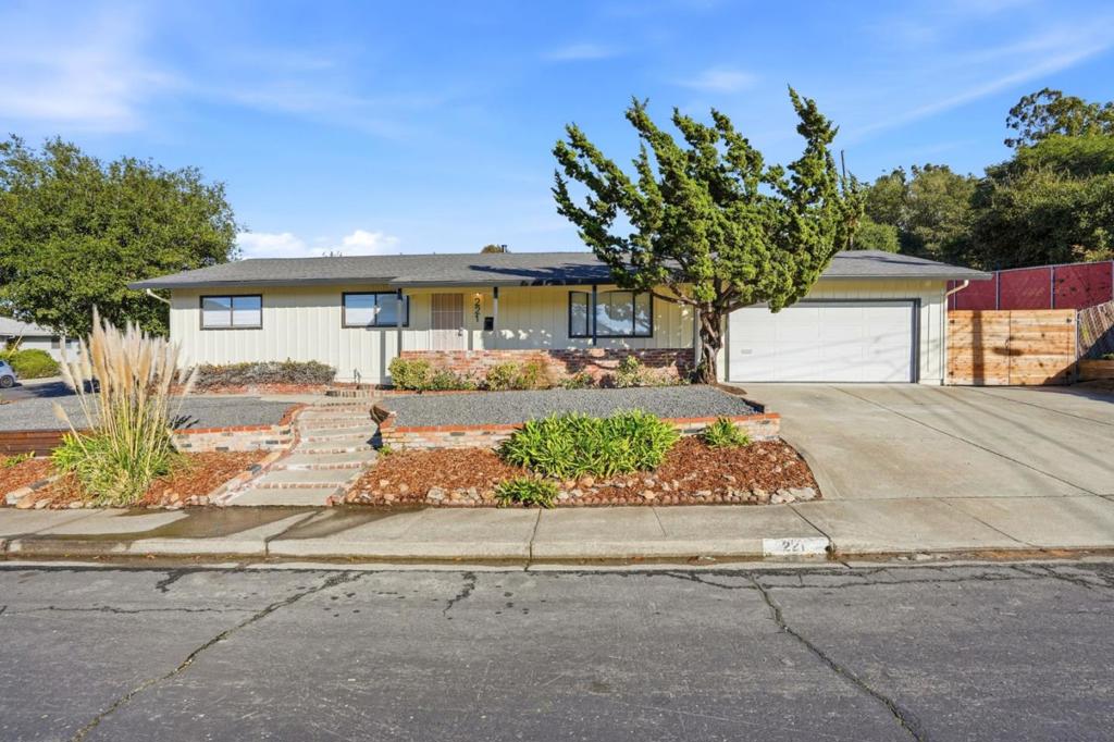 221 Pinon Avenue Property Photo 1