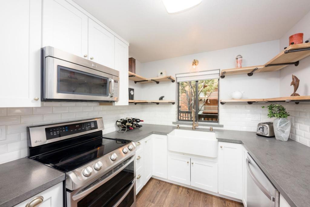 2425 S Norfolk Street 204 Property Photo 11