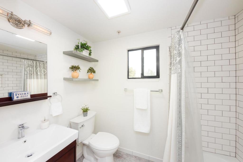 2425 S Norfolk Street 204 Property Photo 15