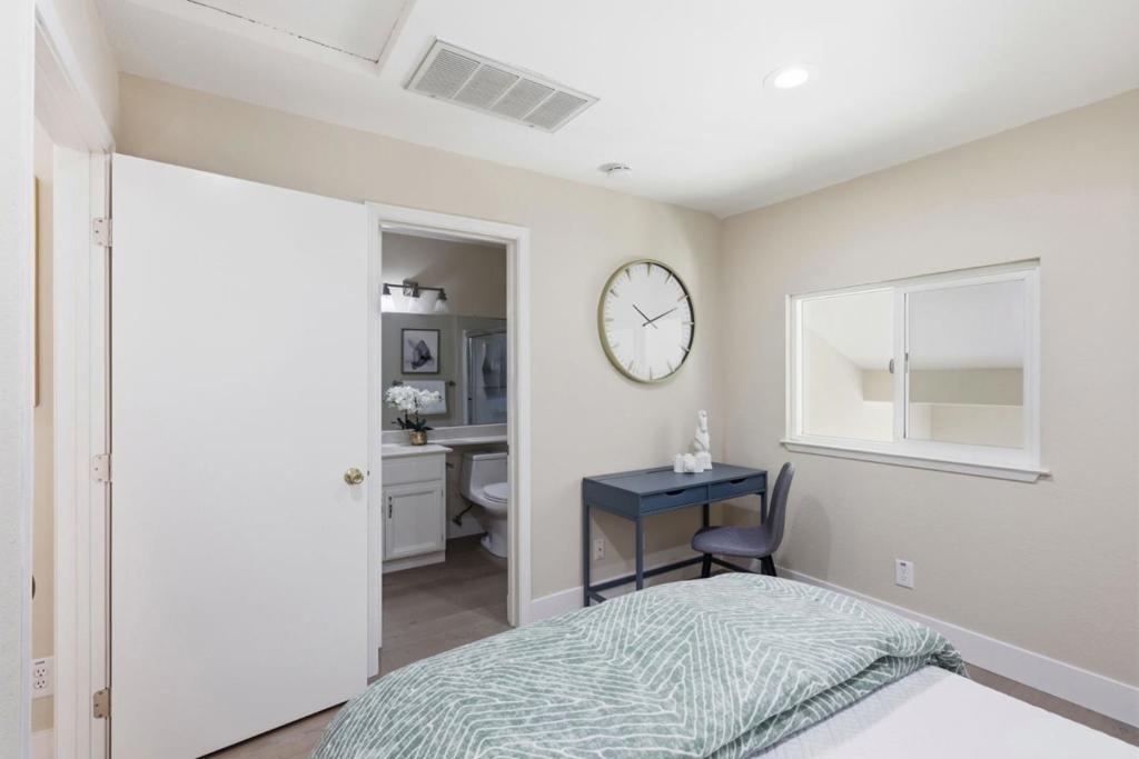 585 Shoal Circle Property Photo 19
