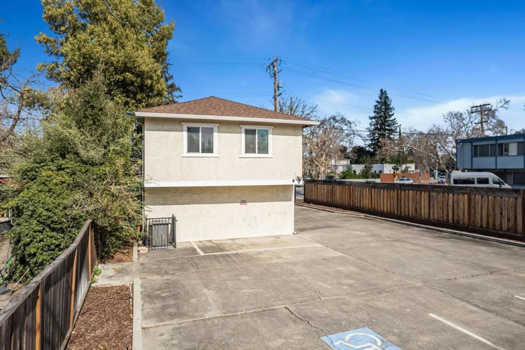 1217 Park Avenue Property Photo 22