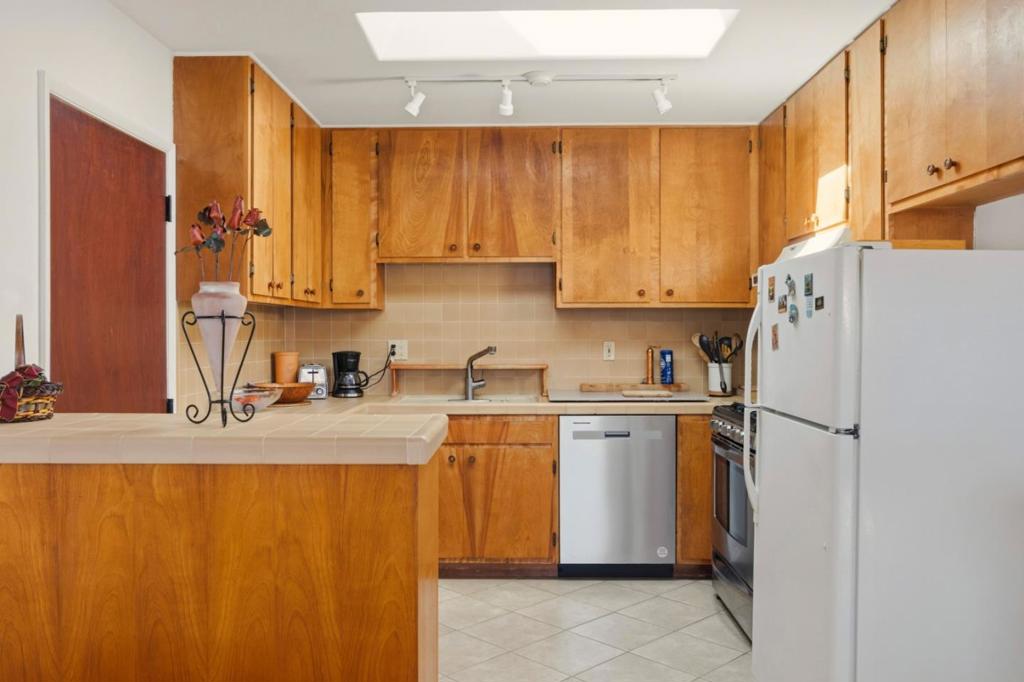 1313 Harding Street Property Photo 10