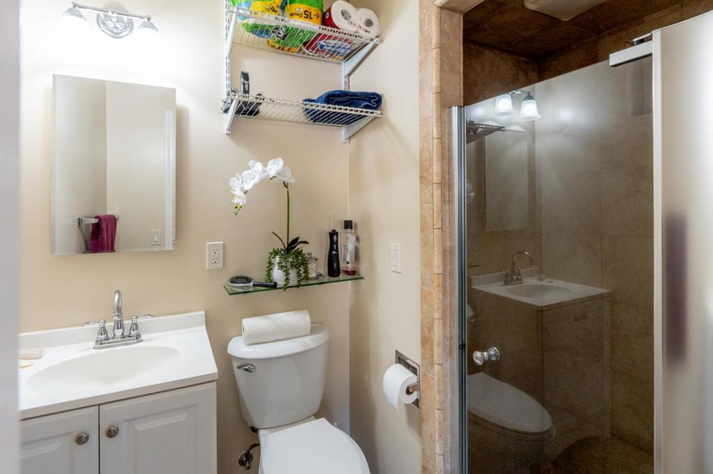 1313 Harding Street Property Photo 16