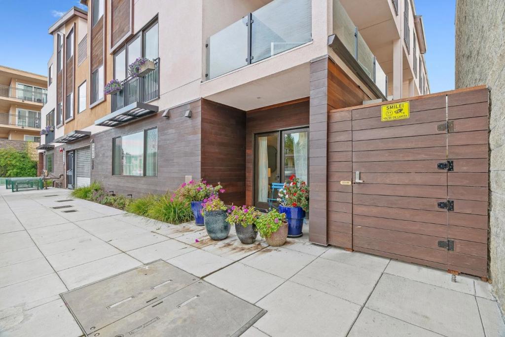 922 Woodside Road Property Photo 3