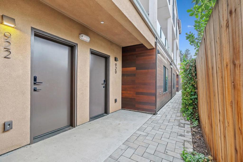 922 Woodside Road Property Photo 4