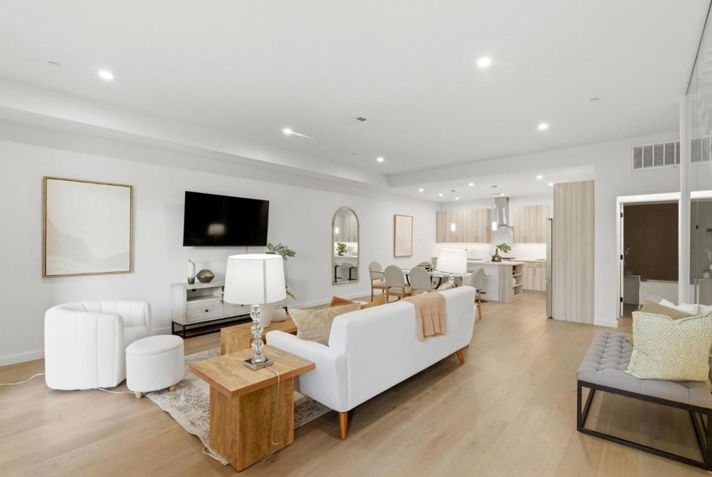 922 Woodside Road Property Photo 10