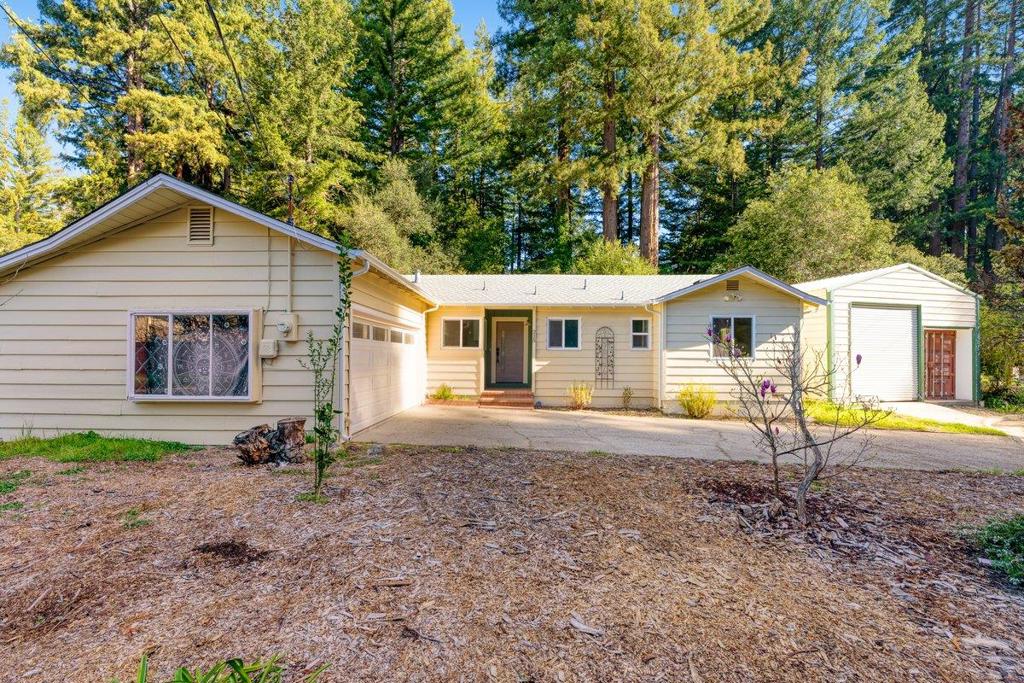 215 Moon Drive Property Photo 1
