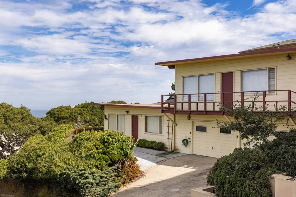 311 Lighthouse Property Photo 3