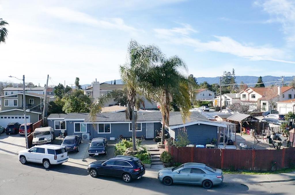 18940 Loree Avenue Property Photo 4