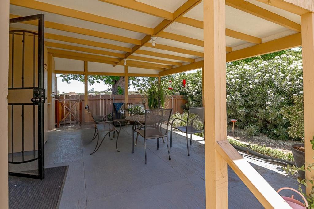 3719 N Hart Road Property Photo 10